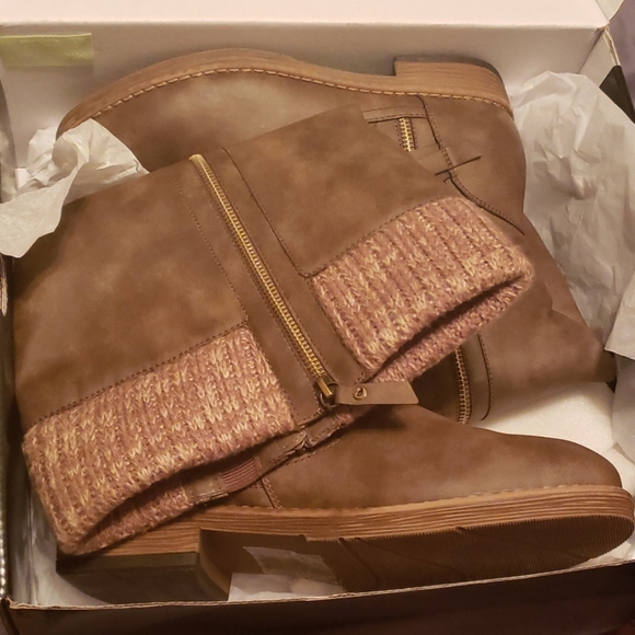 Boots - Picture 2 of 2